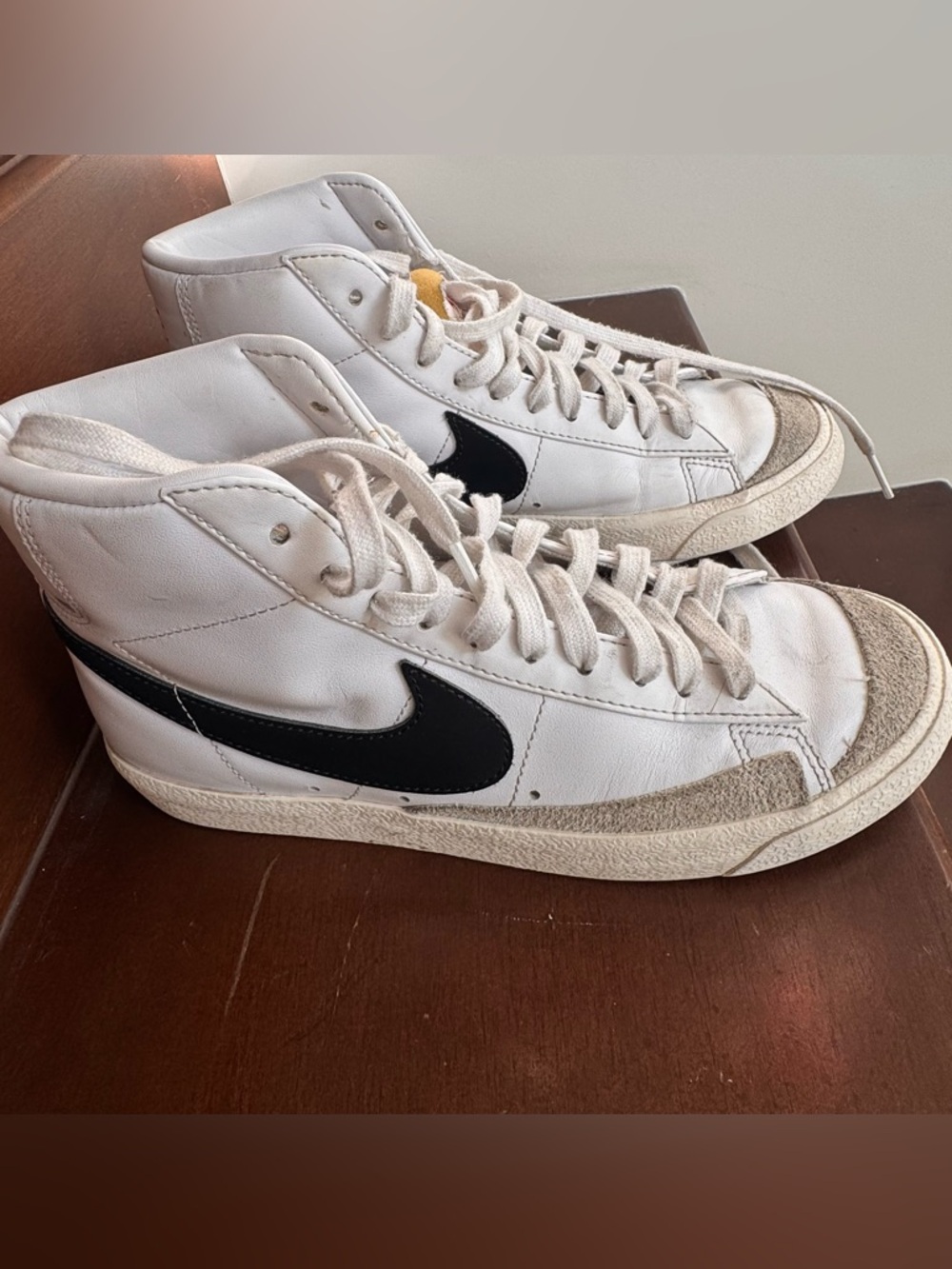NIKE